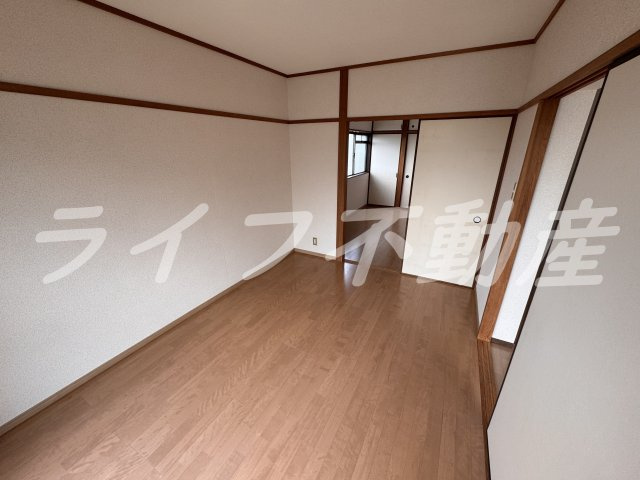 高須賀ハイツの居間・リビング|使いやすい居間です
