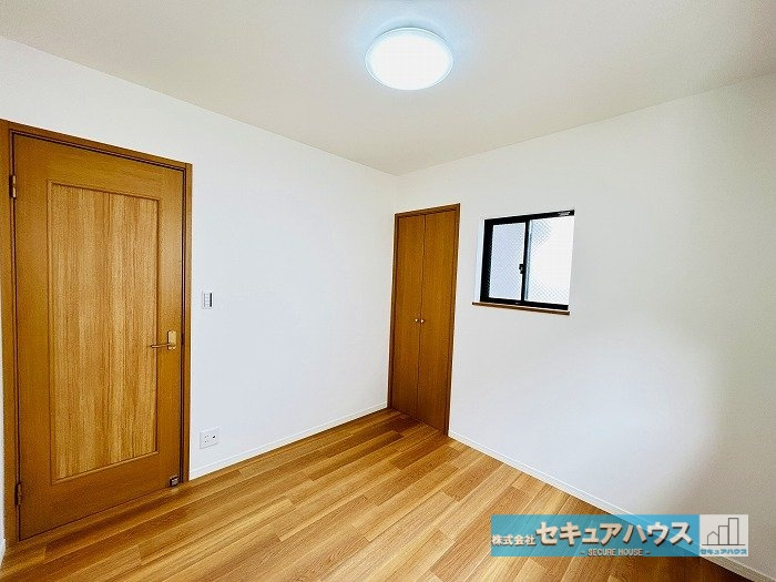 【中古戸建】名古屋市天白区高島2丁目のその他|【納戸4.5帖】
◆納戸にも収納付きです。
◆全室2面採光のため陽当たり・通風共に良好です♪　　　　　　　　　　　　　　　　　　　　　　　　　　　　　　　　　　　　　　　　　　　　　　　　　　　　　　