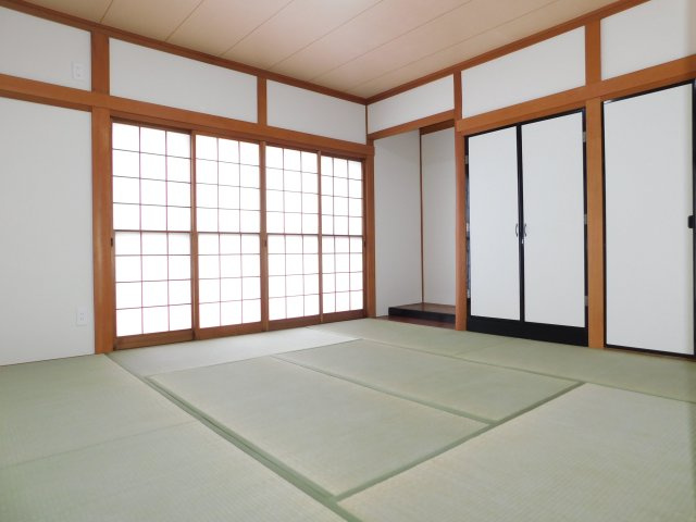 稲沢市田代１丁目の中古一戸建の和室|◇和室◇　　南面で明るい和室約８.０帖　収納完備の来客時に便利な独立和室♪　（令和８年５月リフォーム済）