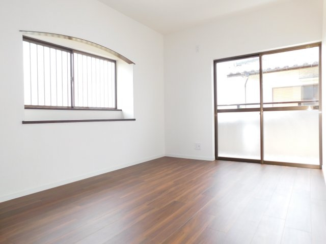 稲沢市田代１丁目の中古一戸建の洋室|◇洋室◇　　南面で明るい洋室約６.０帖　全居室収納完備！　バルコニー利用可♪　（令和８年５月リフォーム済）