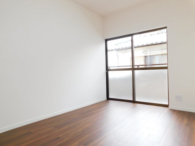稲沢市田代１丁目の中古一戸建の洋室|◇洋室◇　　南面で明るい洋室約６.０帖　バルコニー利用可♪　（令和８年５月リフォーム済）