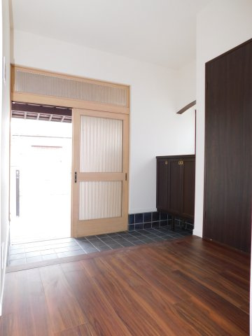 稲沢市田代１丁目の中古一戸建の居間・リビング|◇玄関収納◇　　家族の靴などをしっかりと収納できます！