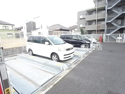 【駐車場】 | クイーンズレゾン末広 | 駐車場完備です