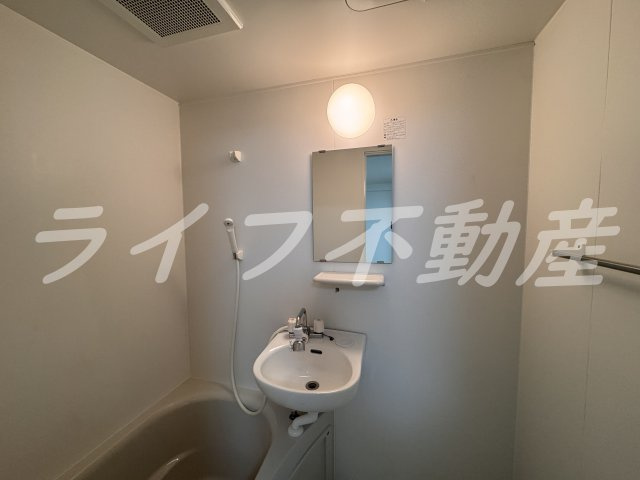 メゾン大和枚岡の洗面所|使いやすい洗面所です