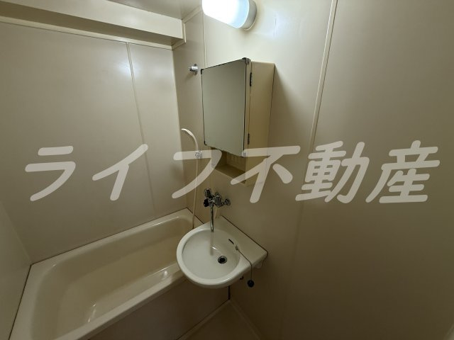 メゾン大和枚岡の洗面所|脱衣スペースもあります