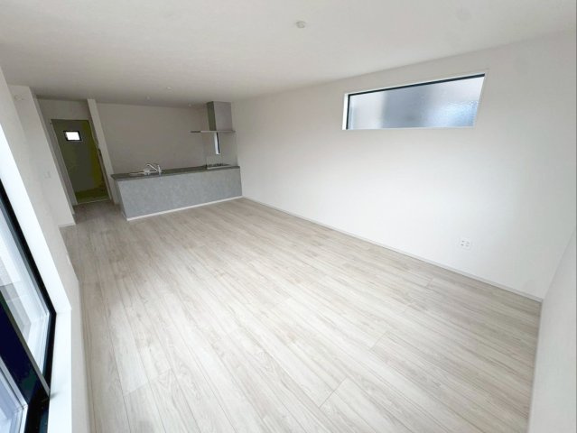 糟屋郡粕屋町仲原　新築戸建　1・2号棟の居間・リビング|【2階】22.5帖の広々LDK！家族がゆったりくつろげる空間です！