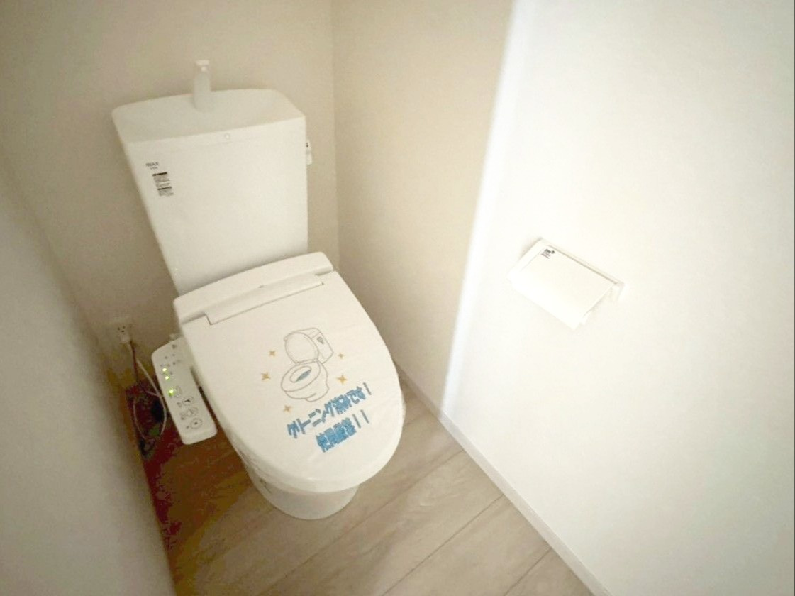 糟屋郡粕屋町仲原　新築戸建　1・2号棟のトイレ|【2階】トイレはウォシュレット付きです！