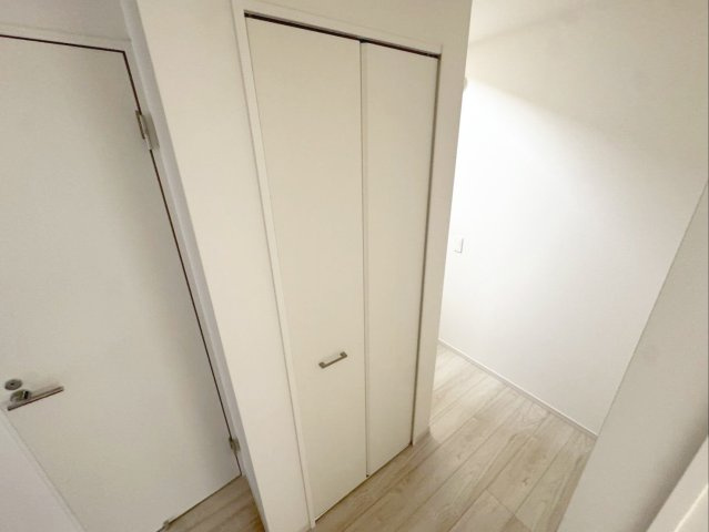 糟屋郡粕屋町仲原　新築戸建　1・2号棟の収納|【1階】ホールには収納スペースがあります！