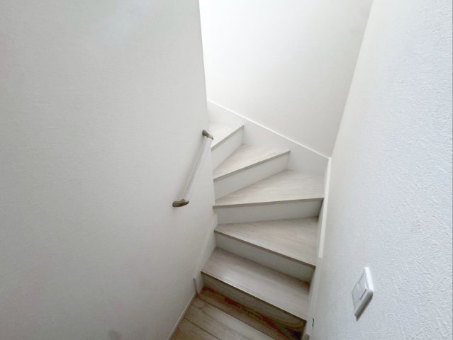 糟屋郡粕屋町仲原　新築戸建　1・2号棟の内装|階段
