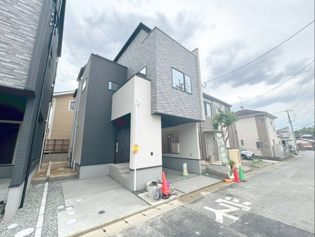 糟屋郡粕屋町仲原　新築戸建　1・2号棟の外観|【1号棟】3階建てならではの存在感ある外観デザイン！