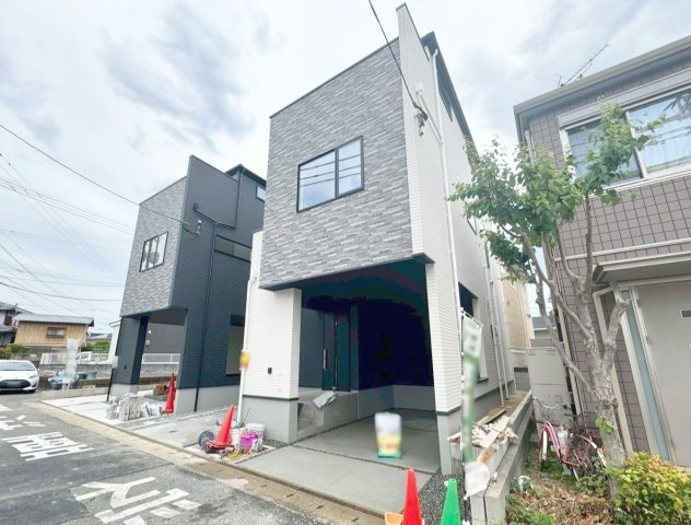 糟屋郡粕屋町仲原　新築戸建　1・2号棟の外観|【1号棟】ビルトイン駐車場を備えたスタイリッシュな３階建て！