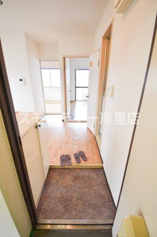 プレアール西加賀屋の玄関