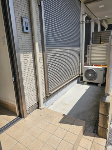シャーメゾン橋本Ⅱのバルコニー|ちょっとしたスペースがあるのでタイヤなどが置けそうですね