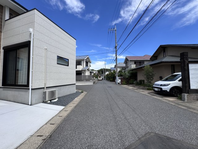 柏市柏の葉２丁目新築戸建（柏の葉12期）の前面道路含む現地写真|東側前面道路・幅員6ｍ