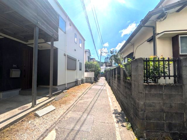 JR横須賀線「逗子」駅徒歩10分　小学校至近の前面道路含む現地写真|前面道路