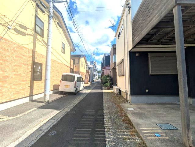 JR横須賀線「逗子」駅徒歩10分　小学校至近の前面道路含む現地写真|前面道路