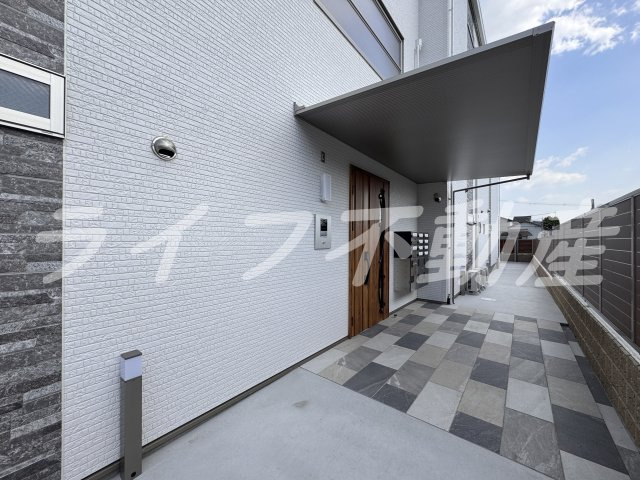 フォレストクリエオーレ枚岡壱番館のロビー|落ち着いたロビーです