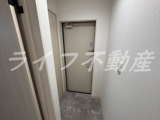 フォレストクリエオーレ枚岡壱番館の玄関|収納もある玄関です