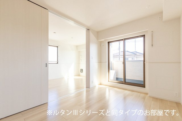 セントラルガーデンハウスの内装|明るい室内です