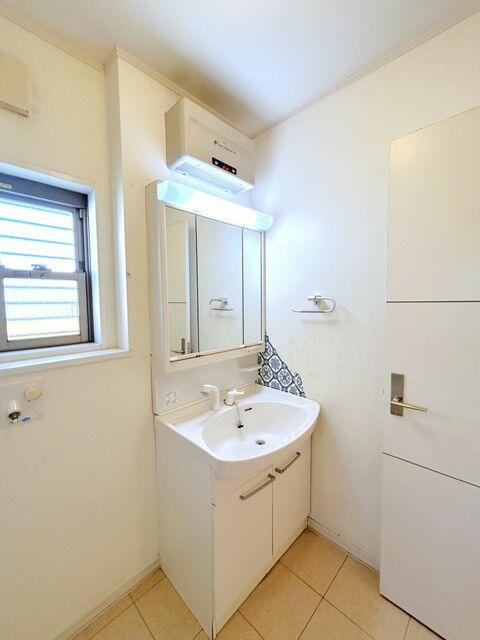 宇都宮市江曽島町　3ＳＬＤＫ　中古住宅の独立洗面台