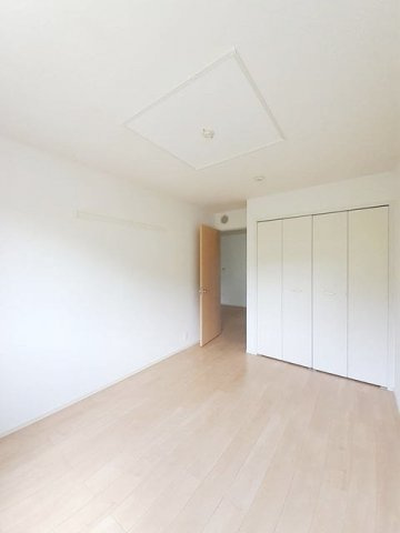 サンライズ野田　Ⅲの内装|明るい色調の室内です