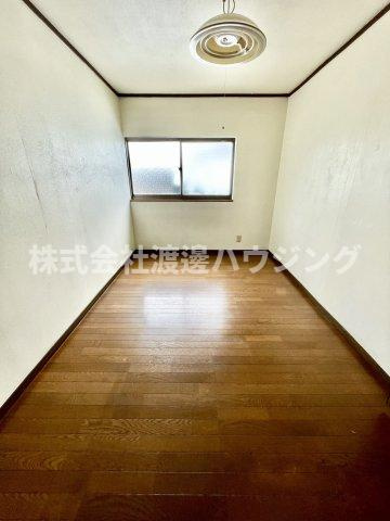石原町貸家の寝室