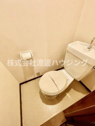石原町貸家のトイレ