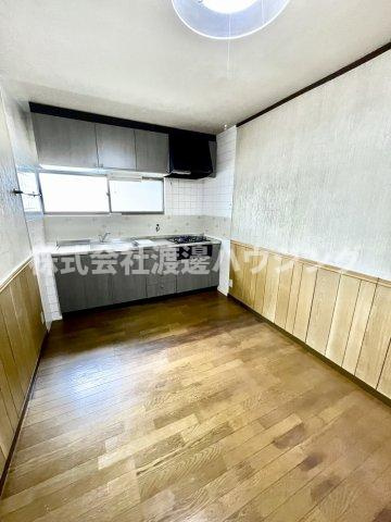 石原町貸家の居間・リビング