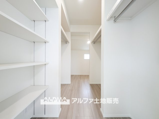 武蔵村山市伊奈平6丁目　新築戸建全1棟の収納|【closet】
◆クローゼット◆各居室のクロゼットは大好きな服、大事なバッグやアクセサリー、そして大切な思い出の品々。そんなものを傍らにそっと置いておきたい場所です。