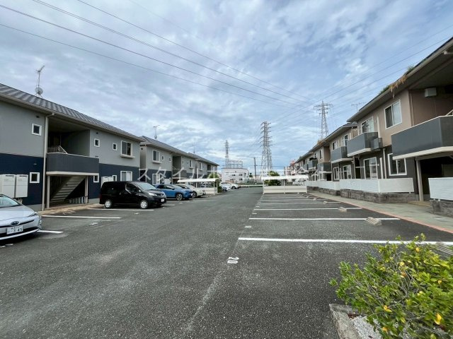 チャーリーズCの駐車場