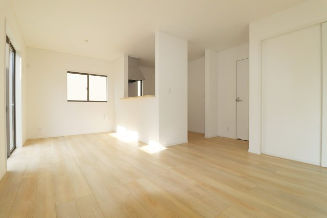 須賀川市影沼町　　　１号棟　　須賀川第１小学校、須賀川第１中学区の居間・リビング|※同社施工例
