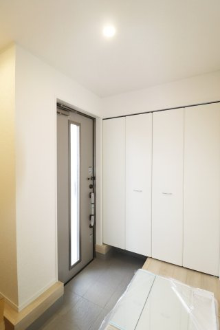 須賀川市影沼町　　　１号棟　　須賀川第１小学校、須賀川第１中学区の玄関|※同社施工例