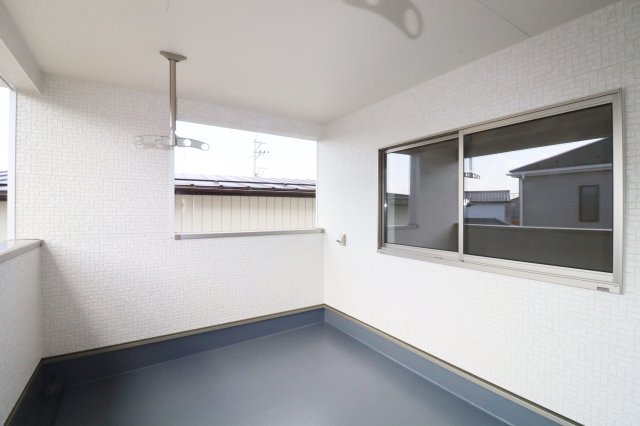 須賀川市影沼町　　　１号棟　　須賀川第１小学校、須賀川第１中学区のバルコニー|※同社施工例