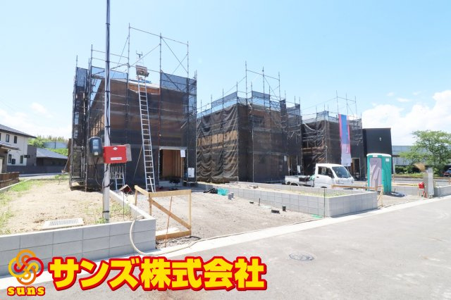 須賀川市影沼町　　　１号棟　　須賀川第１小学校、須賀川第１中学区の外観|南東側から見た区画全体♪