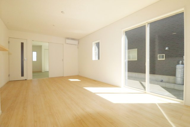 須賀川市影沼町　　　2号棟　　須賀川第１小学校、須賀川第１中学区の居間・リビング|※同社施工例