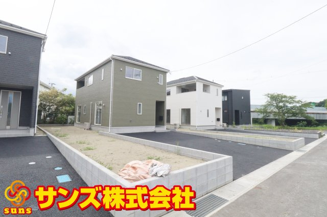須賀川市影沼町　　　2号棟　　須賀川第１小学校、須賀川第１中学区の外観|南東側から見た駐車場を含む外観♪