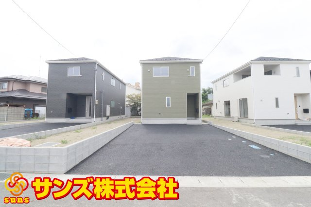 須賀川市影沼町　　　2号棟　　須賀川第１小学校、須賀川第１中学区の外観|東側から見た駐車場を含む外観♪