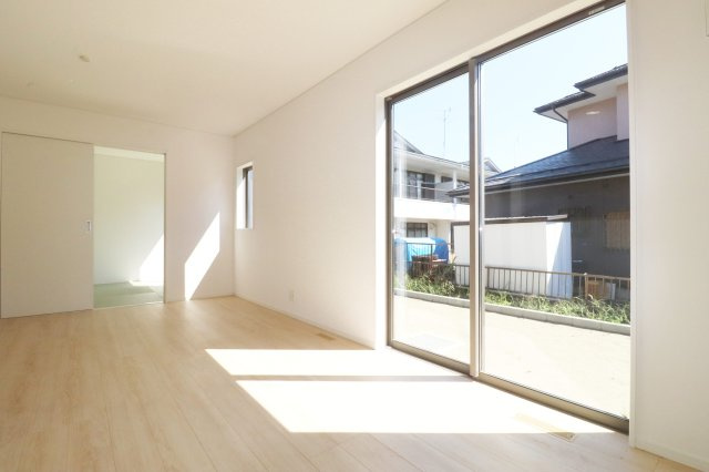 須賀川市影沼町　　　3号棟　　須賀川第１小学校、須賀川第１中学区の居間・リビング|※同社施工例