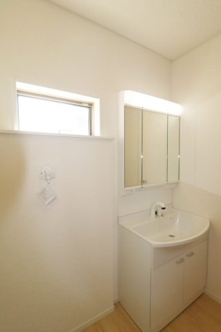 須賀川市影沼町　　　3号棟　　須賀川第１小学校、須賀川第１中学区の玄関|※同社施工例