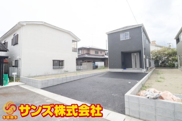 須賀川市影沼町　　　3号棟　　須賀川第１小学校、須賀川第１中学区の外観|北東側から見た駐車場を含む外観♪
