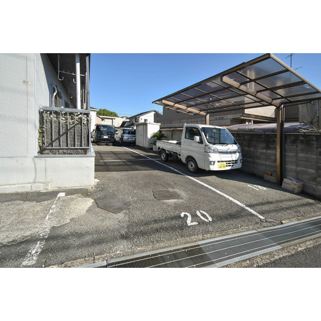 笹部ハイツの駐車場