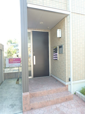 エントランスにオートロックあり♪