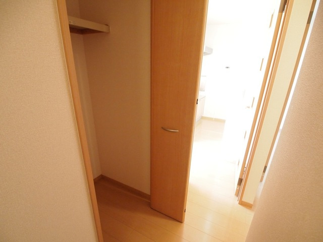オーカーの収納|廊下収納
