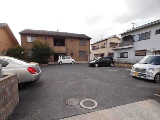 オーカーの駐車場