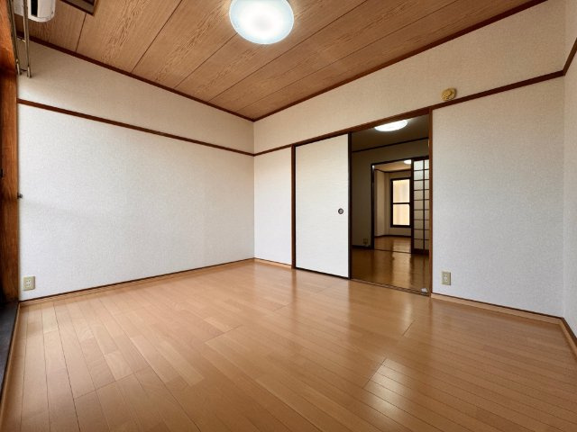 ホワイトコーポⅡのエントランス