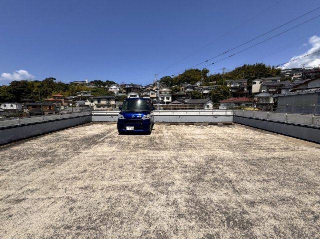 ホワイトコーポⅡの駐車場