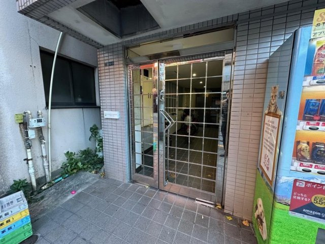 キャタデイマンション上野入谷のエントランス