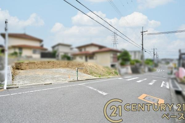 北葛城郡上牧町片岡台１丁目　建築条件なし土地の前面道路含む現地写真|■現地撮影写真■ 前面道路は５ｍ以上と広くゆったりしています！