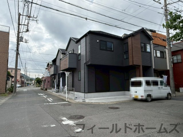 平塚市平塚２丁目新築戸建て　3期1号棟の前面道路含む現地写真