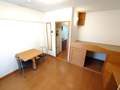 【居間・リビング】 | レオパレス南生田 | 2階は絨毯仕様です。